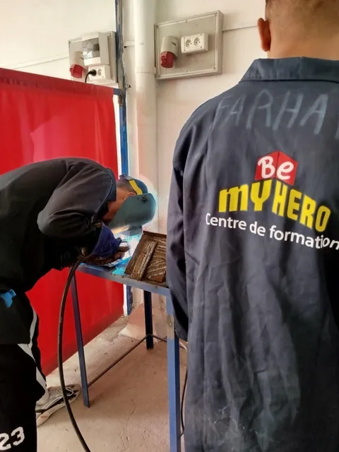 Stagiaire en tenue du centre